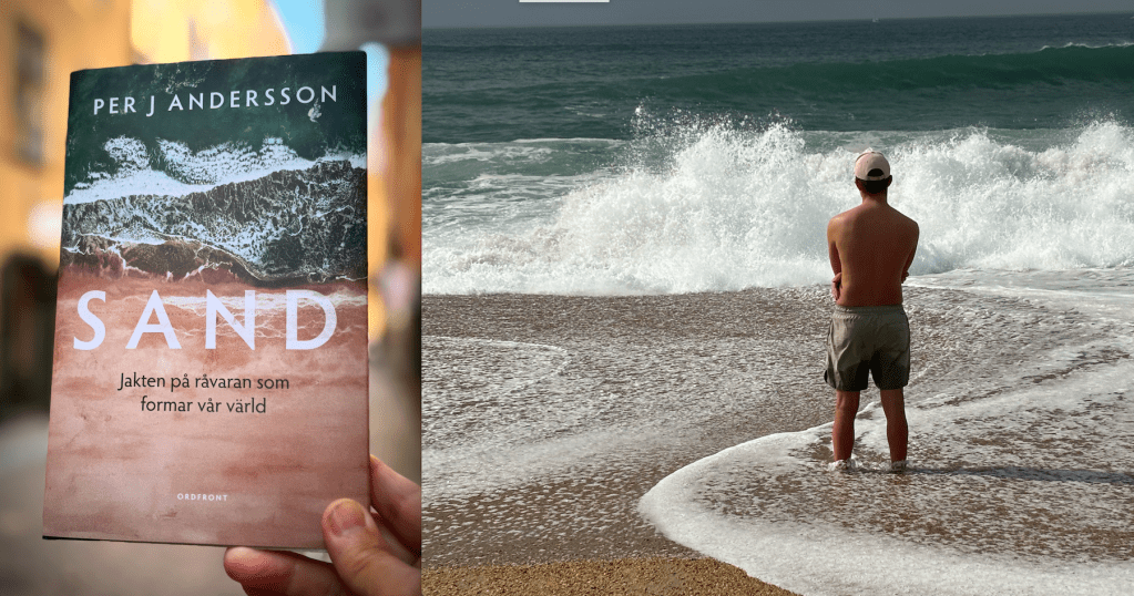 En man på en strand vid havet och en bild på boken som heter Sand